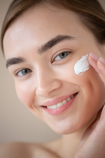 Ghee-Based Moisturizer vs. Chemical Creams: Which Is Better?